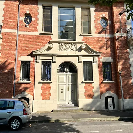 Loft Avec Balcon Dans Maison Bourgeoise - Parking Inclus - Emplacement Parfait - Calme - Elegant * Tourcoing