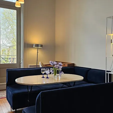Loft Avec Balcon Dans Maison Bourgeoise - Parking Inclus - Emplacement Parfait - Calme - Elegant Appartamento