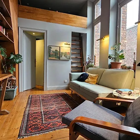 Loft Avec Balcon Dans Maison Bourgeoise - Parking Inclus - Emplacement Parfait - Calme - Elegant