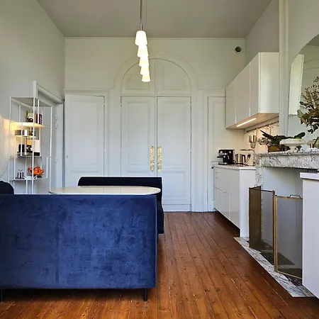 Loft Avec Balcon Dans Maison Bourgeoise - Parking Inclus - Emplacement Parfait - Calme - Elegant Appartamento