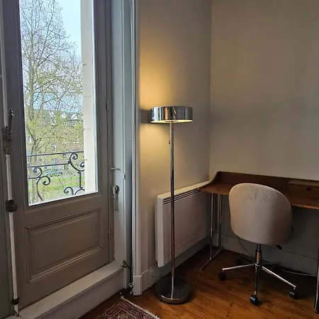 Loft Avec Balcon Dans Maison Bourgeoise - Parking Inclus - Emplacement Parfait - Calme - Elegant