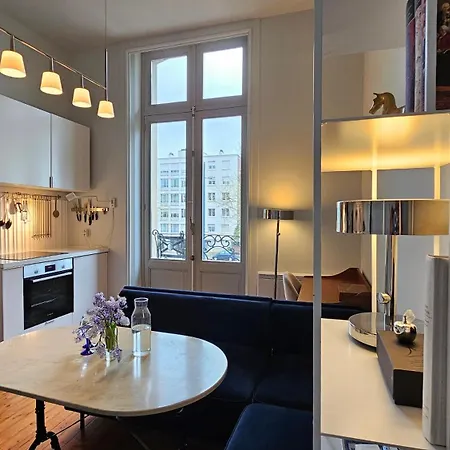 Loft Avec Balcon Dans Maison Bourgeoise - Parking Inclus - Emplacement Parfait - Calme - Elegant Appartamento