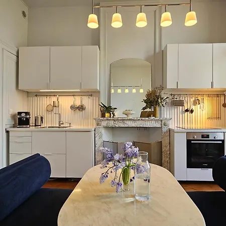Loft Avec Balcon Dans Maison Bourgeoise - Parking Inclus - Emplacement Parfait - Calme - Elegant Tourcoing